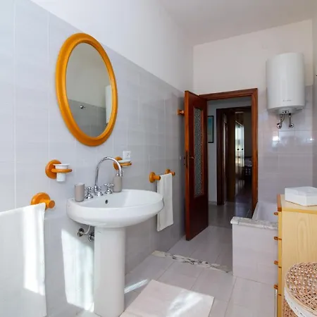 Apartmán Homealgherothree-room 6 Beds