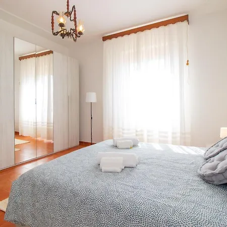 Apartmán Homealgherothree-room 6 Beds